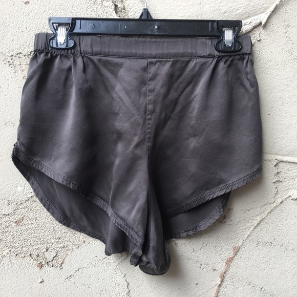 Lunya 100% Washable Silk Shorts in Eclipse Size XS/S - Picture 6 of 10